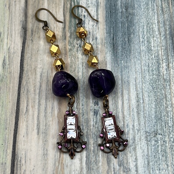 ⭐️Adorned Crown Artisan Assemblage amethyst rhinestone gold cube earrings - Picture 3 of 10